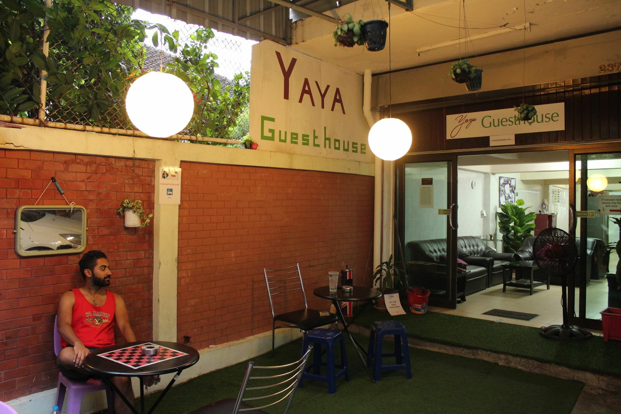 Yaya Guesthouse Bangkok Buitenkant foto